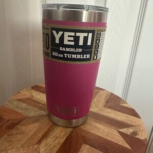 YETI Rambler 20 oz Tumbler - Bold Pink